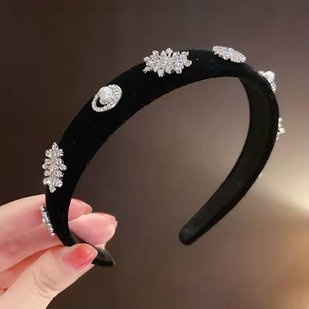 Retro Snowflake Embellished Black Velvet Headband